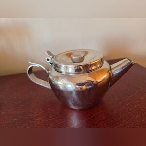 Stainless steel 8 oz teapot